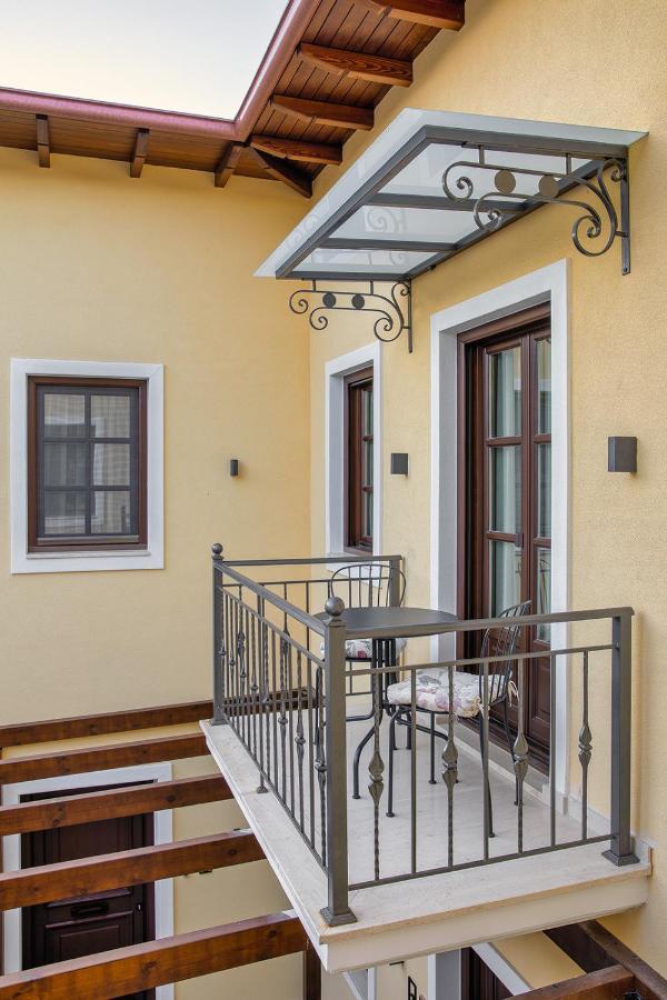 Petrou Suites Ioannina Ngoại thất bức ảnh