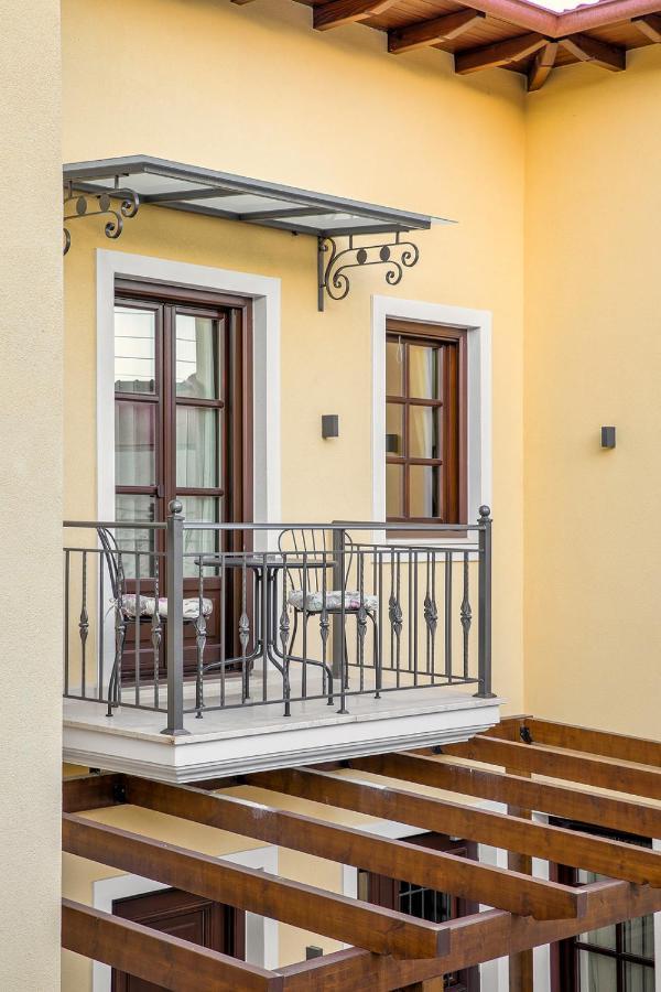 Petrou Suites Ioannina Ngoại thất bức ảnh